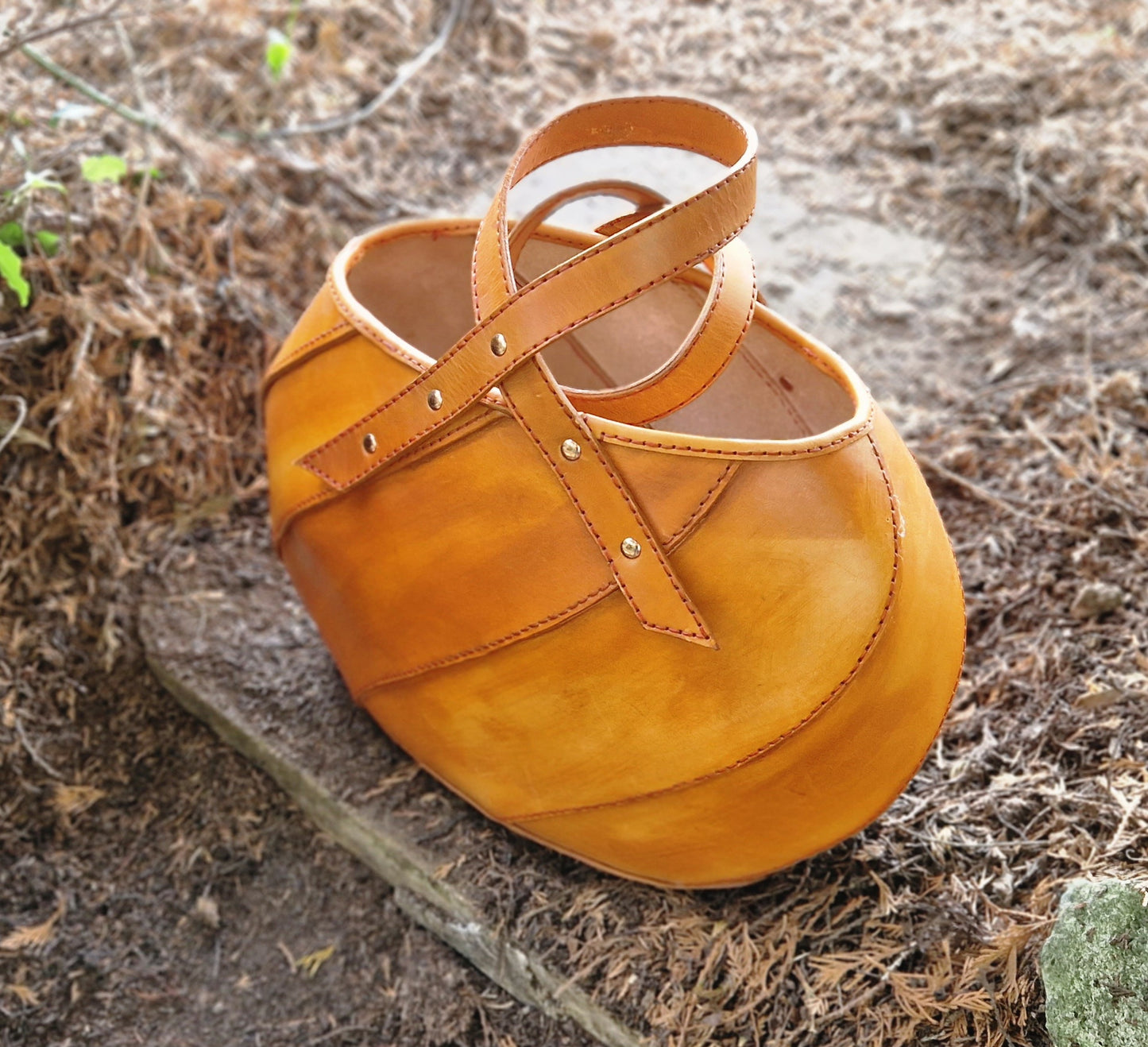 Large tote, simple swirl design