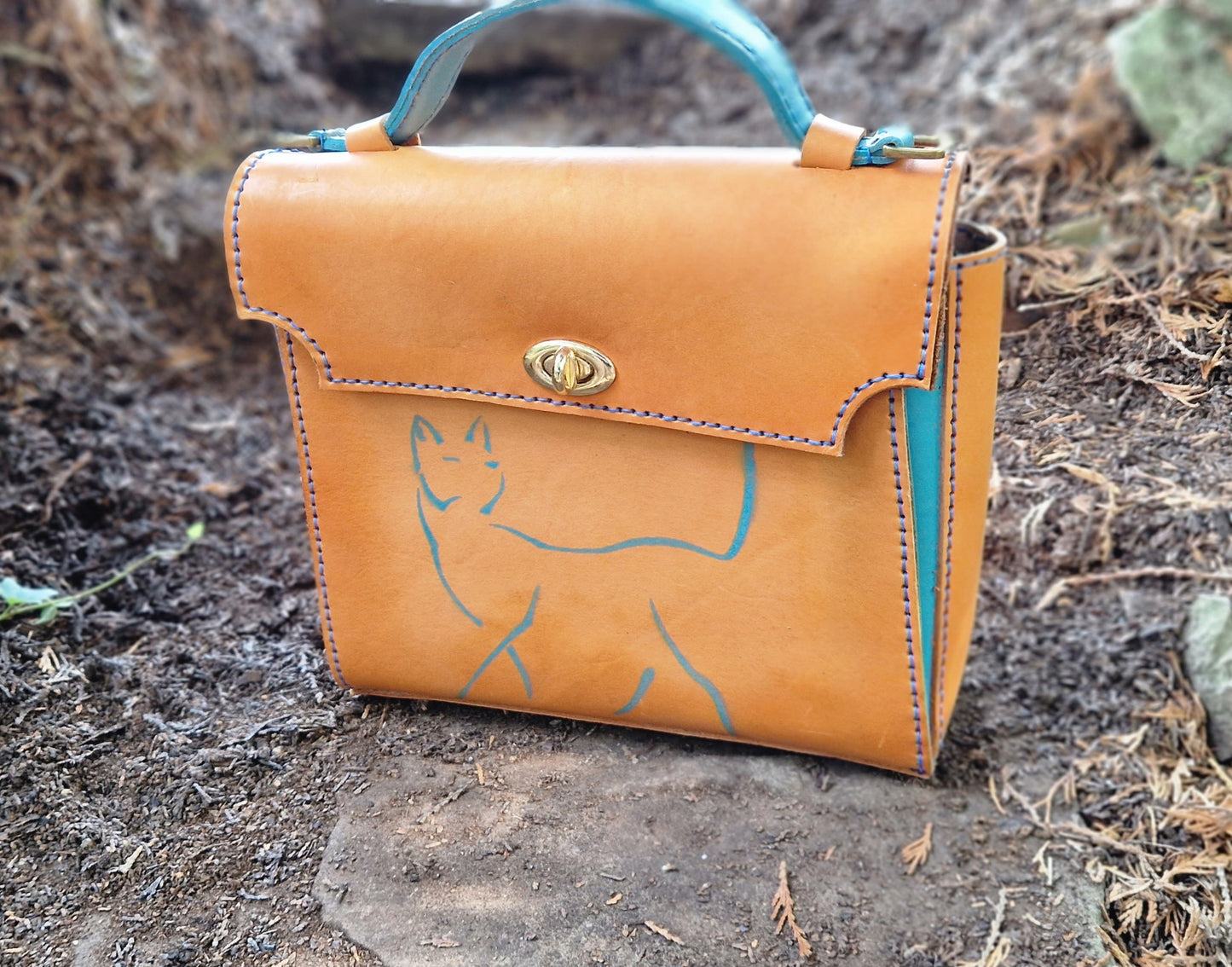 Handbag with cat