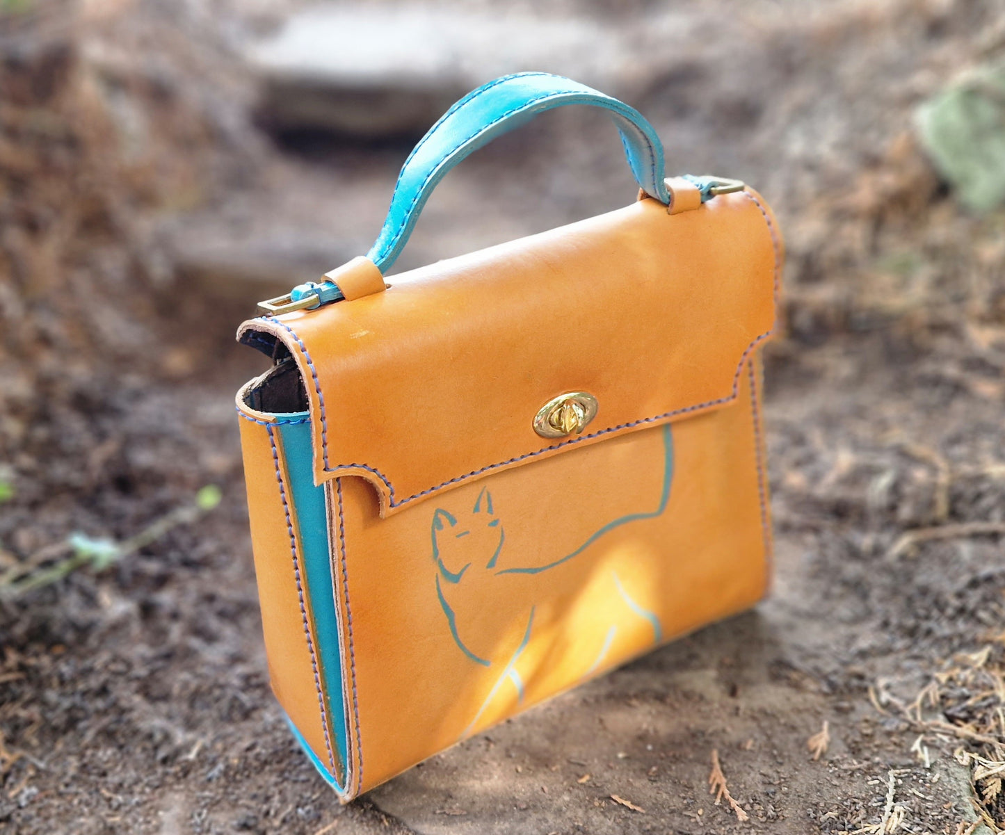 Handbag with cat