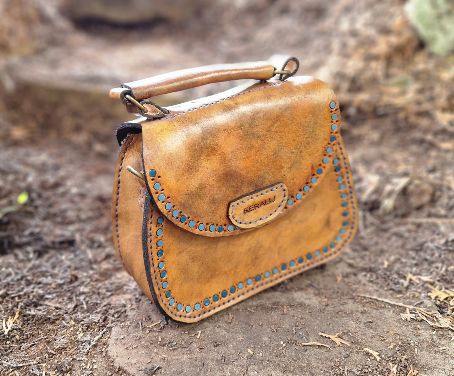 Saddlebag with leather inlay