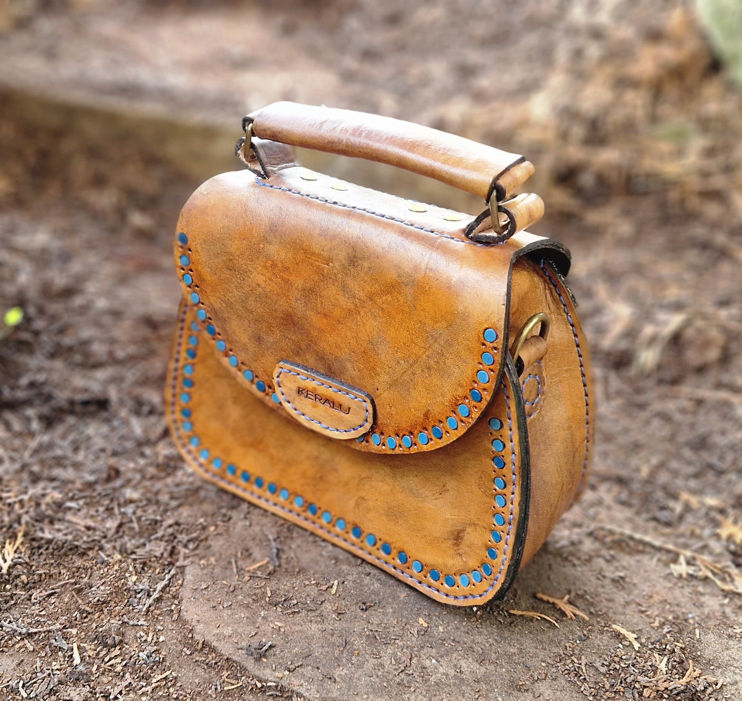 Saddlebag with leather inlay