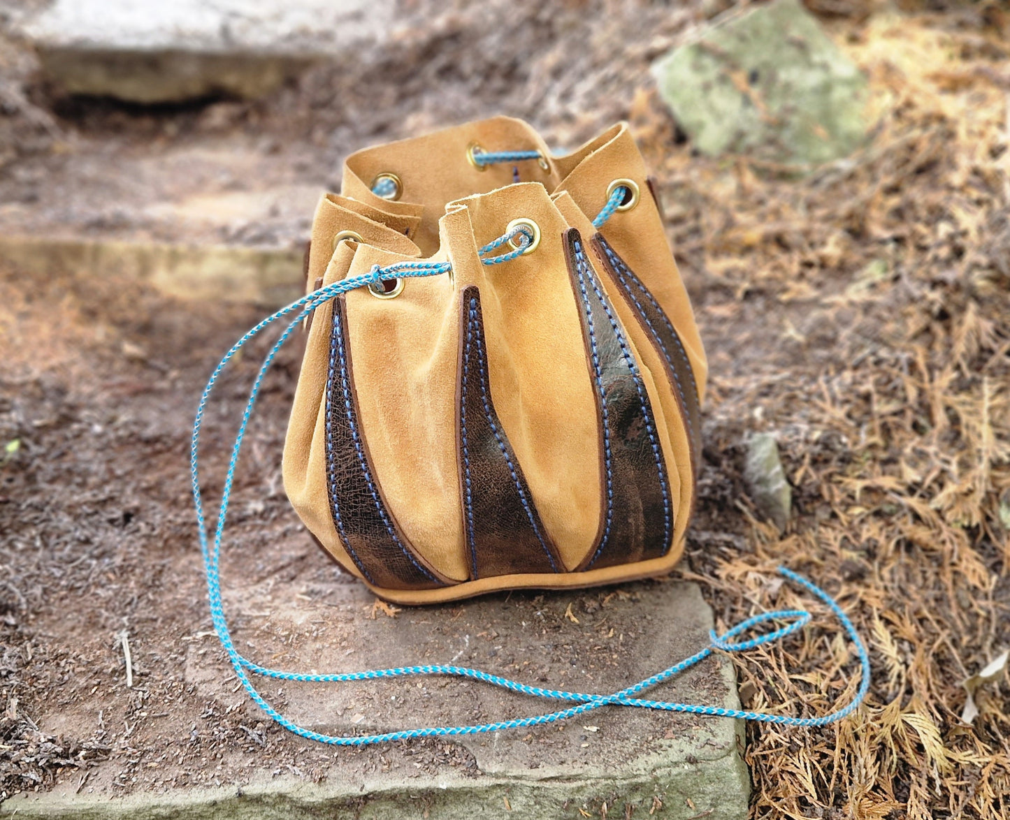 Soft bucket bag