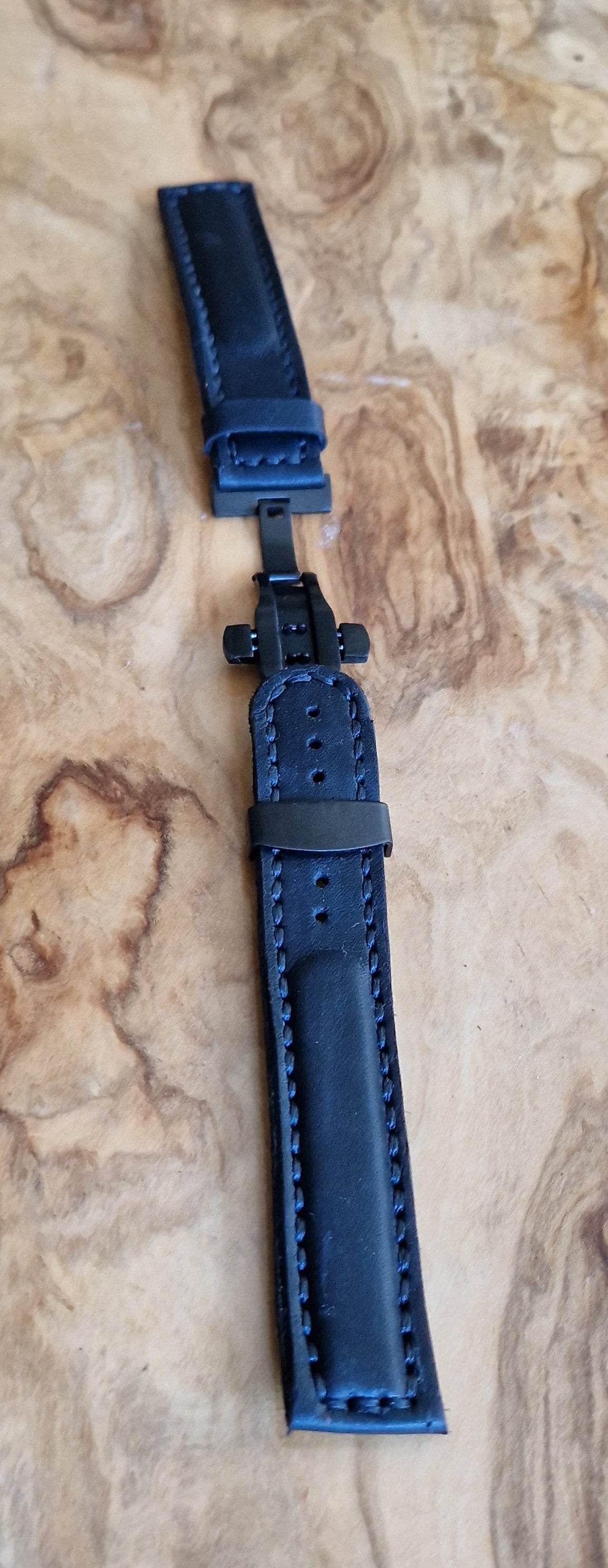 Watch strap with butterfly deployment clasp